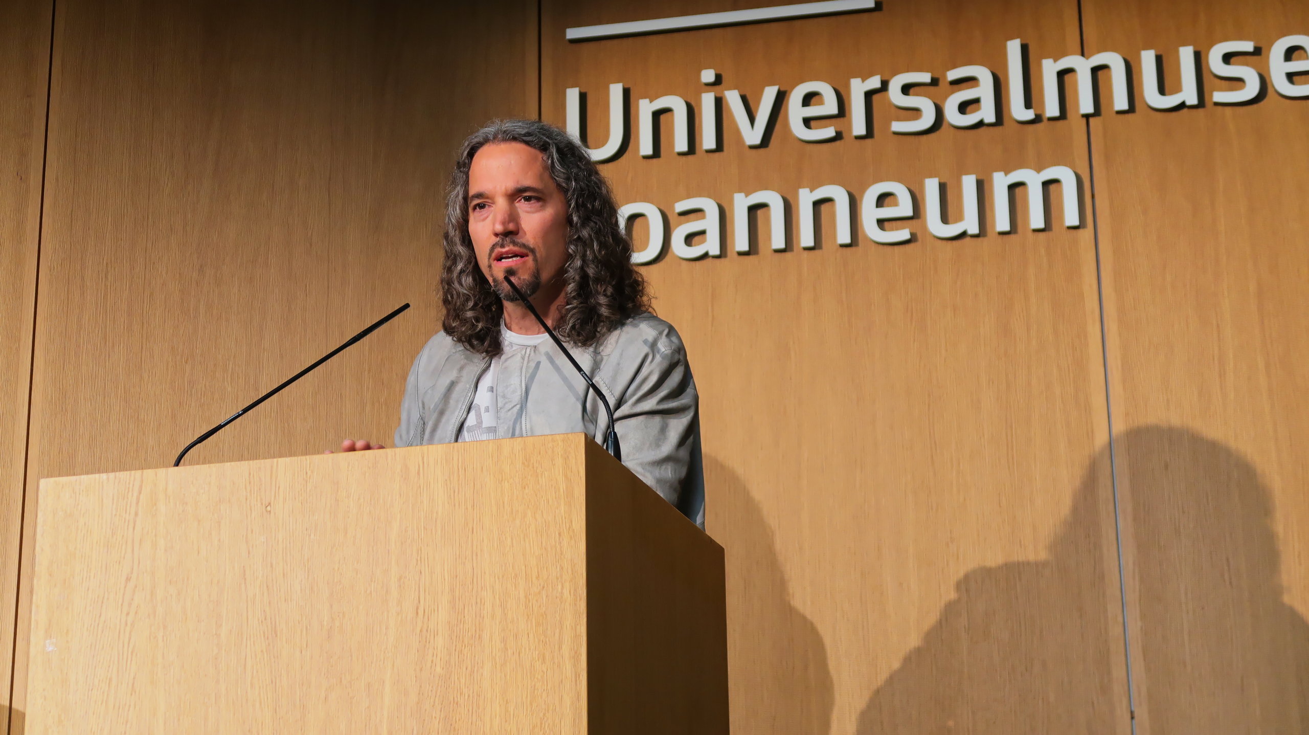 Neue Galerie Graz Ausstellung Janz Franz. Schau weg Teppata!