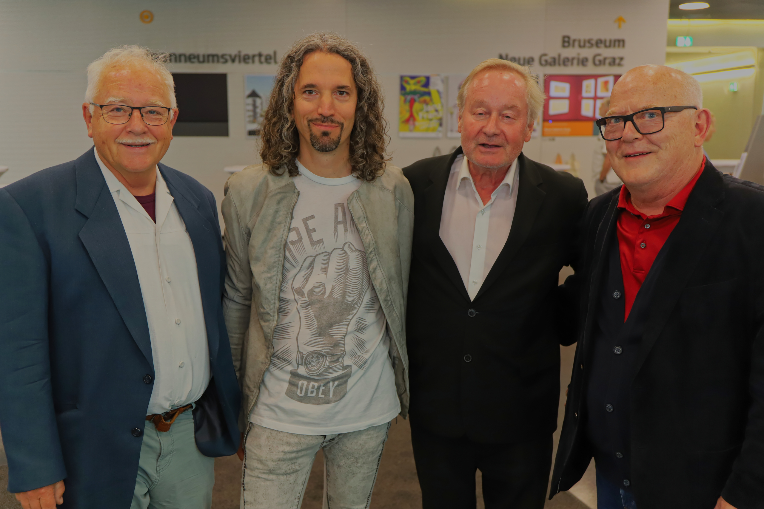 Neue Galerie Graz Ausstellung Janz Franz. Schau weg Teppata!